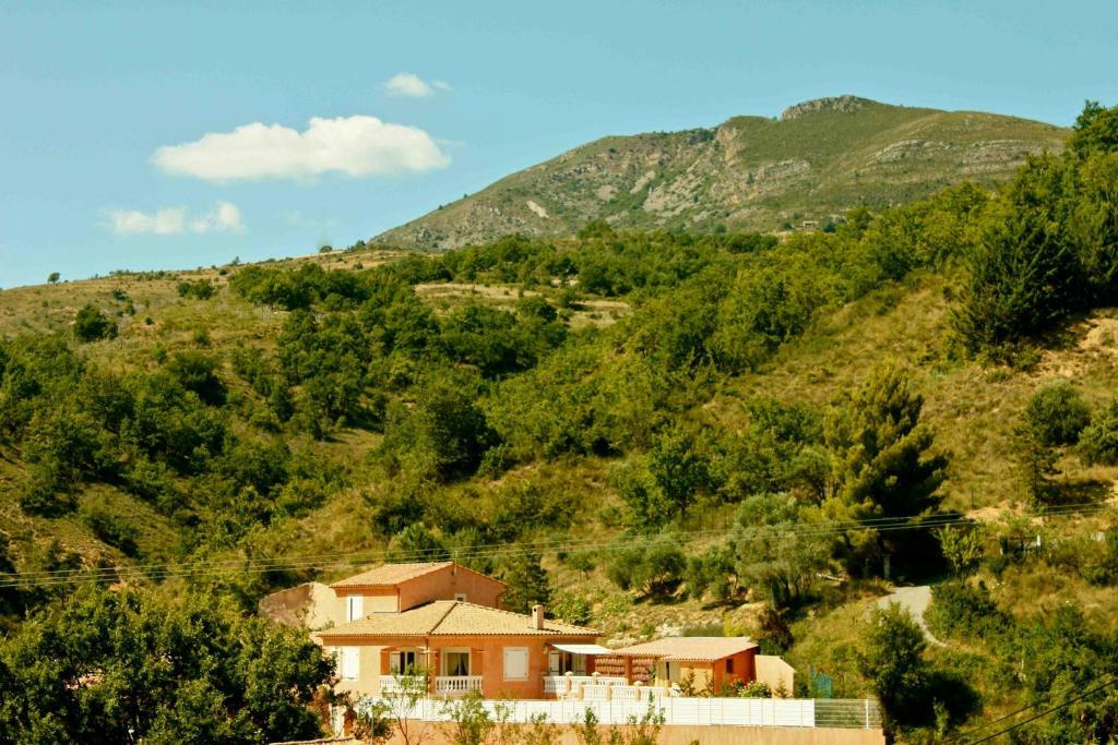 Chambres D'Hotes Les Noisetiers Digne-les-Bains Exterior photo